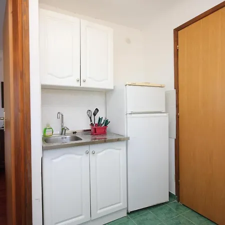 8094b Apartment Beli